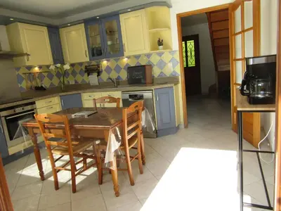 Cuisine ou kitchenette dans l'établissement chez Flo gite de vacances