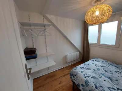 Un ou plusieurs lits dans un hébergement de l'établissement Charmant Duplex au coeur de Dieppe