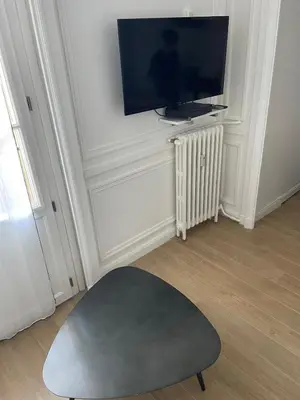 Télévision ou salle de divertissement dans l'établissement L'Entre-Deux I Cœur de ville, Cathédrale