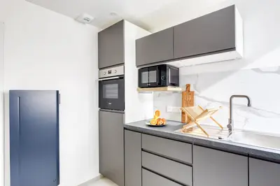 Cuisine ou kitchenette dans l'établissement Movie Prestige - Elegant - Moderne - Netflix avec VidéoProjecteur - Stationnement facile
