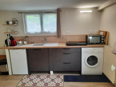 Cuisine ou kitchenette dans l'établissement Giverny, Cosy studio au vert