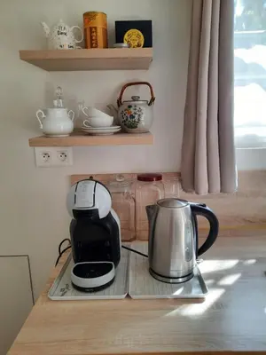 Plateau bouilloire dans l'établissement Giverny, Cosy studio au vert