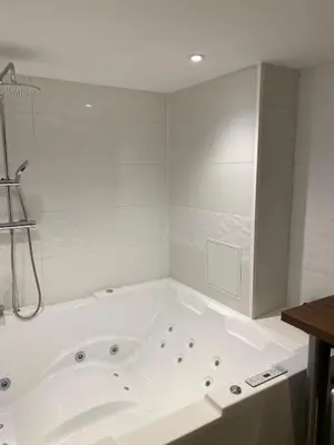 Salle de bains dans l'établissement Les Carmélites