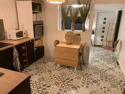Cuisine ou kitchenette dans l'établissement Centre-Ville Parking Gratuit Proche Aéroport