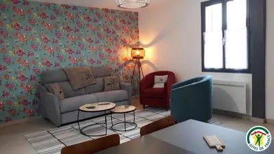 Coin salon dans l'établissement Miel et groseilles