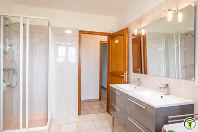 Salle de bains dans l'établissement Le gite du village