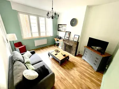 Télévision ou salle de divertissement dans l'établissement Ecrin Historique d 'Amiens Charme & Comfort Central