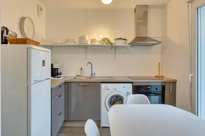 Cuisine ou kitchenette dans l'établissement Le Nicole un appartement en duplex avec balcon et place de parking