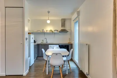 Cuisine ou kitchenette dans l'établissement Le Nicole un appartement en duplex avec balcon et place de parking