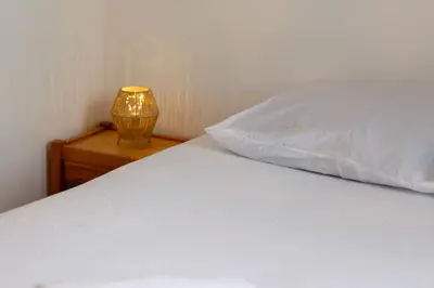 Un ou plusieurs lits dans un hébergement de l'établissement Le Nicole un appartement en duplex avec balcon et place de parking