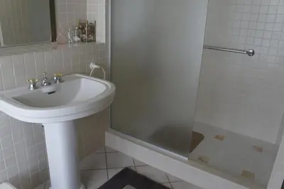 Salle de bains dans l'établissement Le Franquevillette