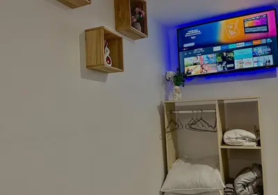 Télévision ou salle de divertissement dans l'établissement Dépendance cosy près de Paris