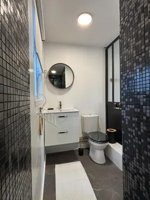 Salle de bains dans l'établissement Agréable studio avec terrasse