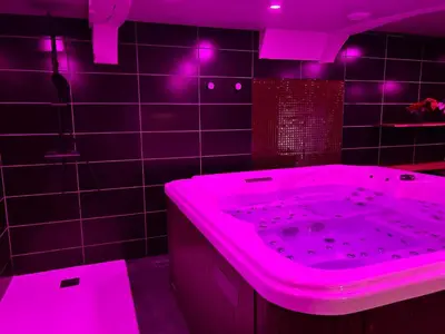 Salle de bains dans l'établissement Jacuzzi et confort - 002