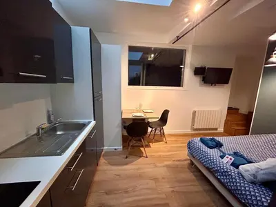 Cuisine ou kitchenette dans l'établissement Jacuzzi et confort - 002