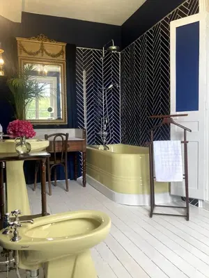Salle de bains dans l'établissement Chambre d'hôtes Marina - Château Le Bas Bleu