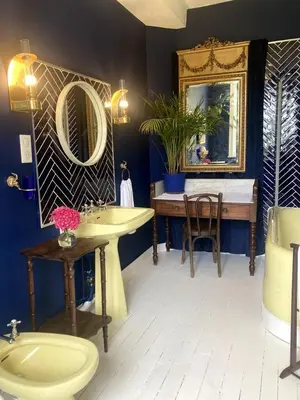 Salle de bains dans l'établissement Chambre d'hôtes Marina - Château Le Bas Bleu