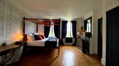 Un ou plusieurs lits dans un hébergement de l'établissement Chambre d'hôtes Marina - Château Le Bas Bleu