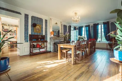 Coin salon dans l'établissement Chambre d'hôtes Lou - Château Le Bas Bleu