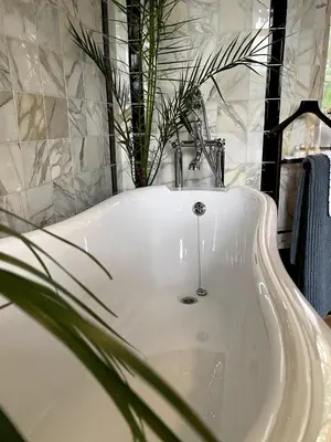 Salle de bains dans l'établissement Chambre d'hôtes Lou - Château Le Bas Bleu