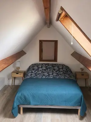 Un ou plusieurs lits dans un hébergement de l'établissement Charmante Maison au calme