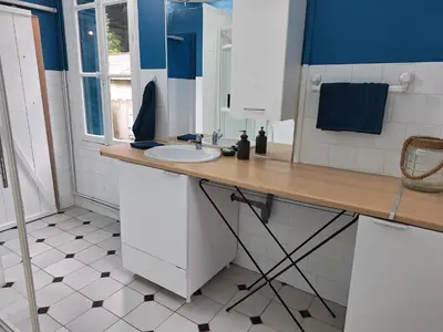 Cuisine ou kitchenette dans l'établissement La maison du bout d en haut