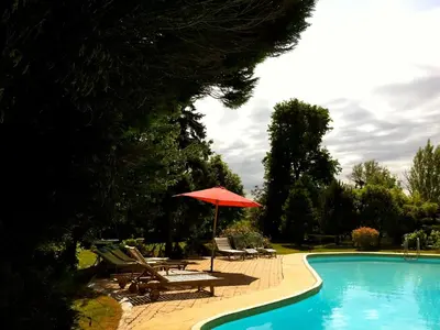 Piscine de l'établissement maison week end vacances 1H Paris Ouest ou située à proximité