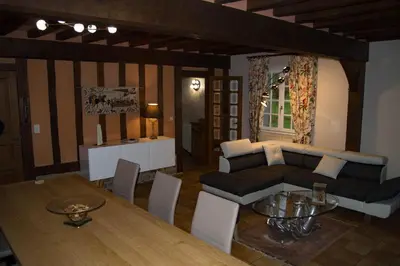 Coin salon dans l'établissement La chaumière de l'épine - Maison paisible entre forêts & plages