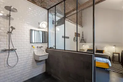 Salle de bains dans l'établissement La Salamandre
