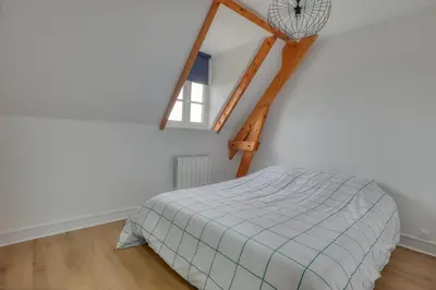 Un ou plusieurs lits dans un hébergement de l'établissement Maison spacieuse pour 8 personnes avec jardin