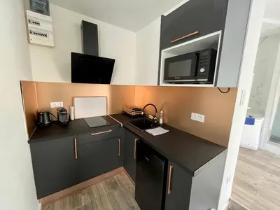 Cuisine ou kitchenette dans l'établissement Balnéo et relaxation - 044