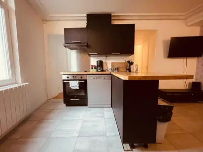 Cuisine ou kitchenette dans l'établissement Nuit sous le Clocher - 374