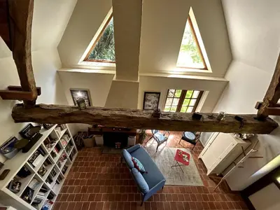 Coin salon dans l'établissement Petite maison et grand jardin Wifi Mer a 20 minutes