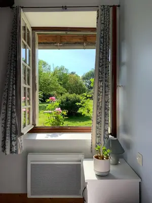 Jardin de l'établissement Petite maison et grand jardin Wifi Mer a 20 minutes