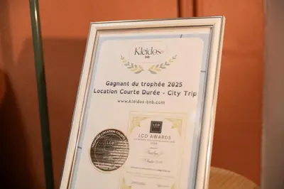 Certificat, récompense, panneau ou autre document affiché dans l'établissement Chronos by Kleidos, Grand duplex, 4 personnes, 3 minutes Gros Horloge & Opéra de Rouen