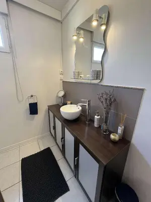 Salle de bains dans l'établissement Le Beau Séjour Appartement - Elégant et Spacieux- Proche Aéroport