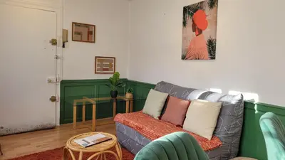 Coin salon dans l'établissement Échappée Urbaine Rouennaise - Hypercentre - Gare Rive Gauche
