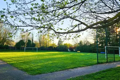 Jardin de l'établissement Les Gîtes de Pronleroy Grange de Charme et Spa Privatif