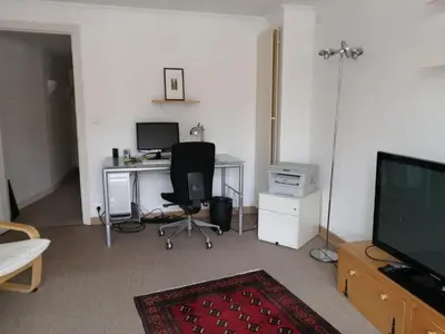 Télévision ou salle de divertissement dans l'établissement Maison sculptée