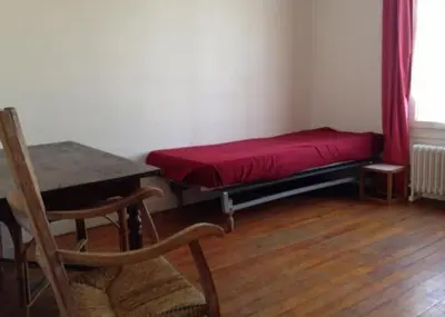 Plan de l'établissement Chambre chez l'habitant dans un appartement à 2 pas de la gare SNCF et à 300m de la gare routière
