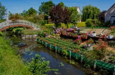 Jardin de l'établissement joli petit T2 proche gare et centre