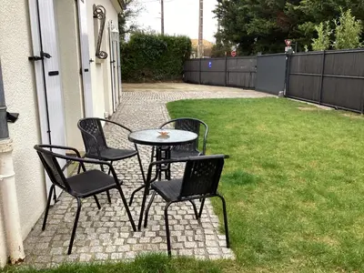 Jardin de l'établissement Chambre d'hôtes la Suite Maximinoise parking privé à 5mn de Chantilly et à proximité de Senlis et autoroute A1,Parc Astérix, Pierrefonds, Compiegne, Aéroport Roissy Charles de Gaulle