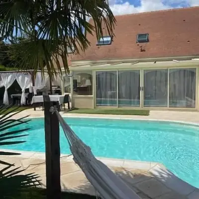 Chambre d'hôtes la Suite Maximinoise parking privé à 5mn de Chantilly et à proximité de Senlis et autoroute A1