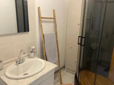 Salle de bains dans l'établissement La Canteraine