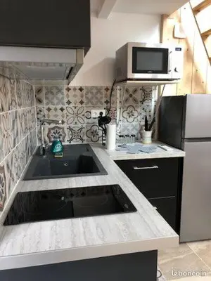 Cuisine ou kitchenette dans l'établissement La Chapelle de Monet - Logis Les Marguerites