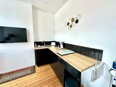 Télévision ou salle de divertissement dans l'établissement Appartement proche centre ville