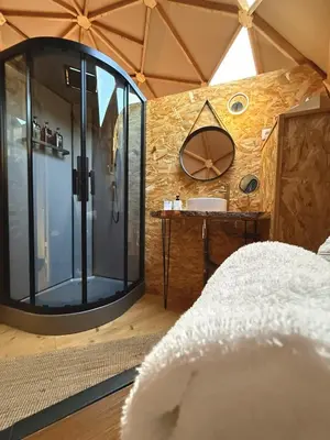 Salle de bains dans l'établissement Dôme Bel'Etoile