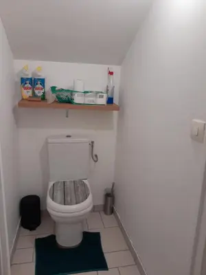 Salle de bains dans l'établissement Chambre Privée