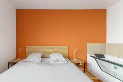 Un ou plusieurs lits dans un hébergement de l'établissement L’Oasis Normande - Centre-ville de Rouen