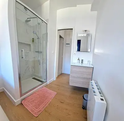 Salle de bains dans l'établissement Les bons Enfants 5